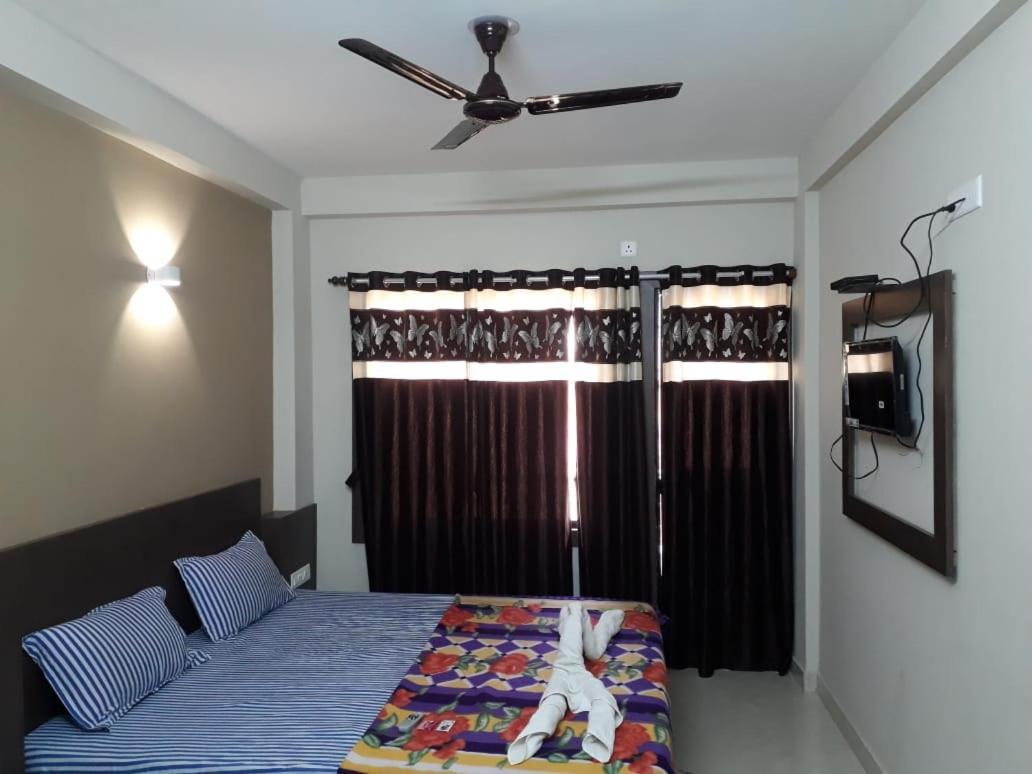 Goroomgo Hotel Uk Palace Puri Εξωτερικό φωτογραφία